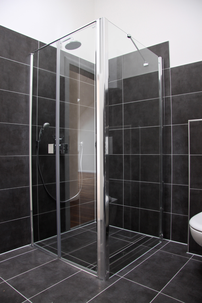 Dusche mit Bodenablauf